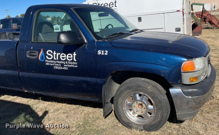 image for item JD9215 2002 GMC Sierra 1500  pickup truck