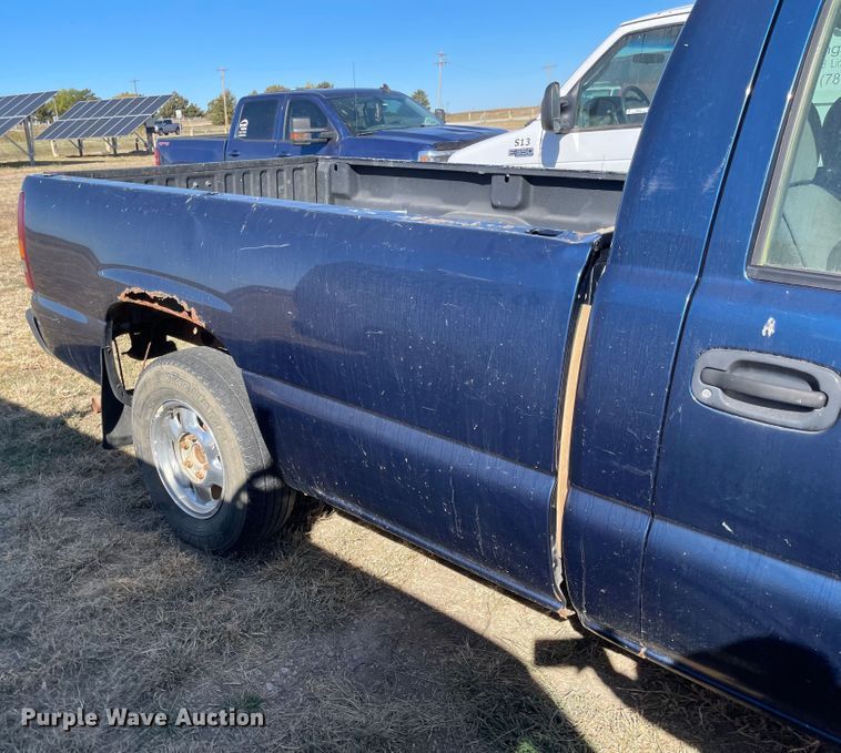 image for item JD9215 2002 GMC Sierra 1500  pickup truck