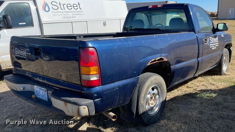 image for item JD9215 2002 GMC Sierra 1500  pickup truck