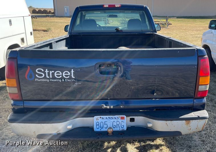 image for item JD9215 2002 GMC Sierra 1500  pickup truck