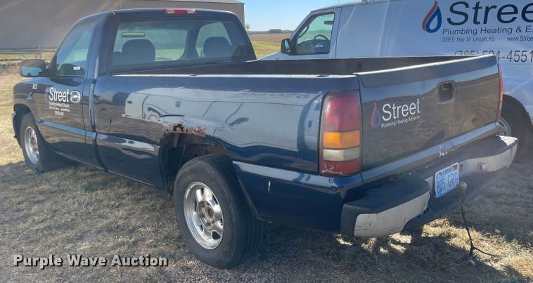 image for item JD9215 2002 GMC Sierra 1500  pickup truck