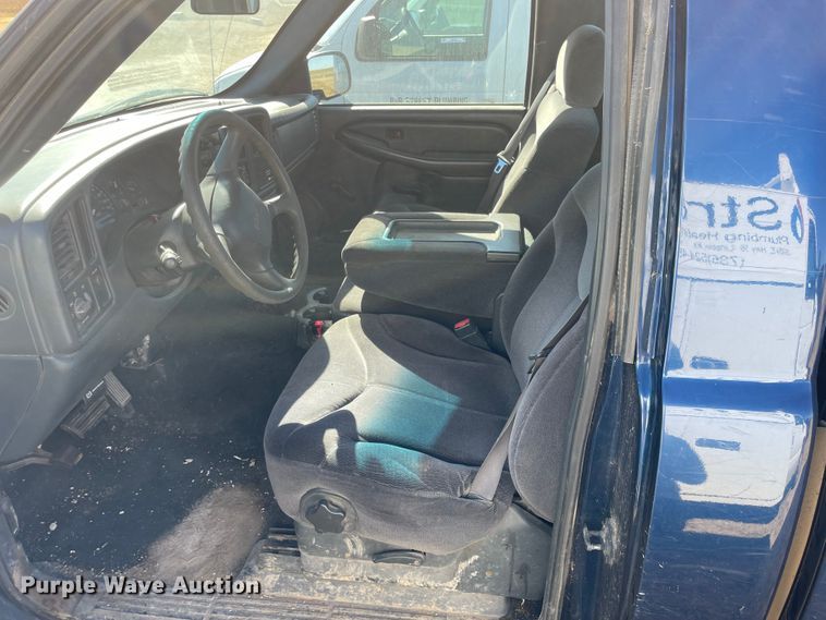 image for item JD9215 2002 GMC Sierra 1500  pickup truck