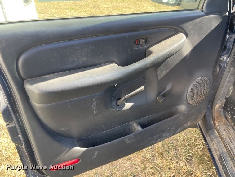 image for item JD9215 2002 GMC Sierra 1500  pickup truck