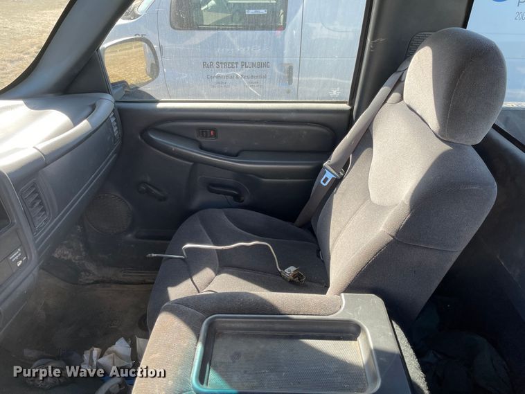 image for item JD9215 2002 GMC Sierra 1500  pickup truck