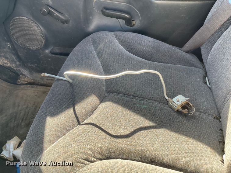 image for item JD9215 2002 GMC Sierra 1500  pickup truck