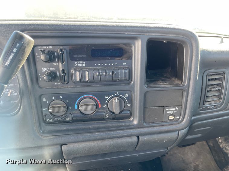 image for item JD9215 2002 GMC Sierra 1500  pickup truck