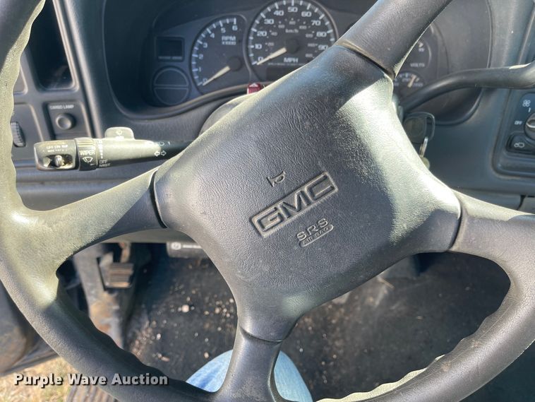 image for item JD9215 2002 GMC Sierra 1500  pickup truck