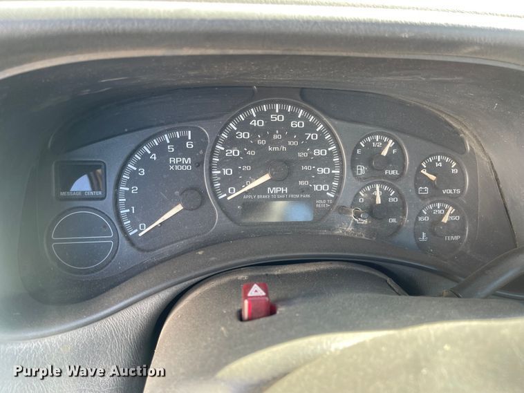 image for item JD9215 2002 GMC Sierra 1500  pickup truck