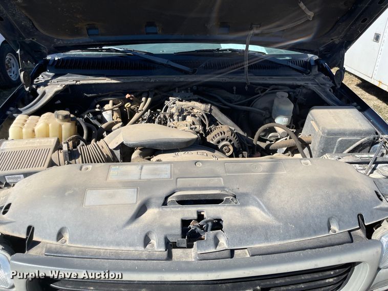 image for item JD9215 2002 GMC Sierra 1500  pickup truck