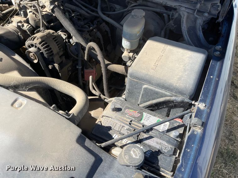 image for item JD9215 2002 GMC Sierra 1500  pickup truck