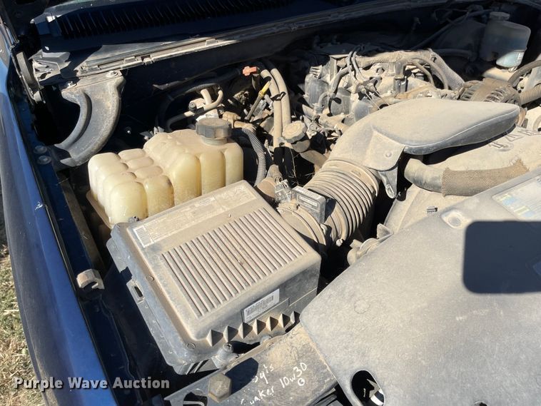 image for item JD9215 2002 GMC Sierra 1500  pickup truck