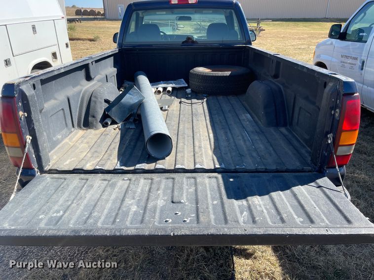 image for item JD9215 2002 GMC Sierra 1500  pickup truck