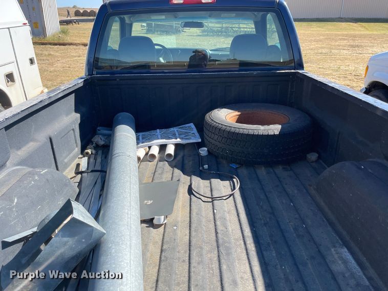 image for item JD9215 2002 GMC Sierra 1500  pickup truck