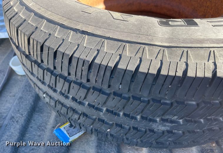 image for item JD9215 2002 GMC Sierra 1500  pickup truck