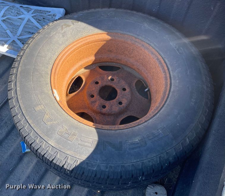 image for item JD9215 2002 GMC Sierra 1500  pickup truck