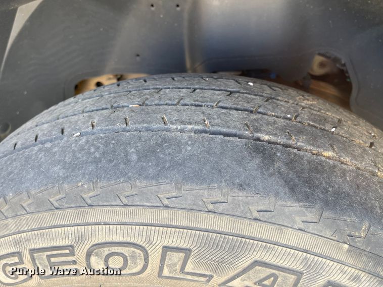 image for item JD9215 2002 GMC Sierra 1500  pickup truck