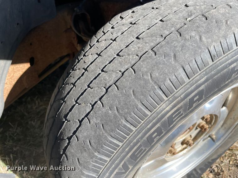 image for item JD9215 2002 GMC Sierra 1500  pickup truck