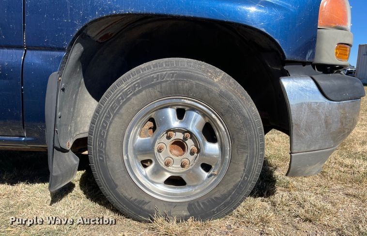 image for item JD9215 2002 GMC Sierra 1500  pickup truck