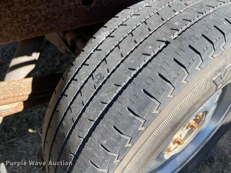 image for item JD9215 2002 GMC Sierra 1500  pickup truck