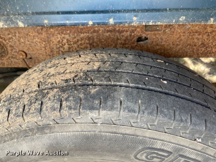 image for item JD9215 2002 GMC Sierra 1500  pickup truck