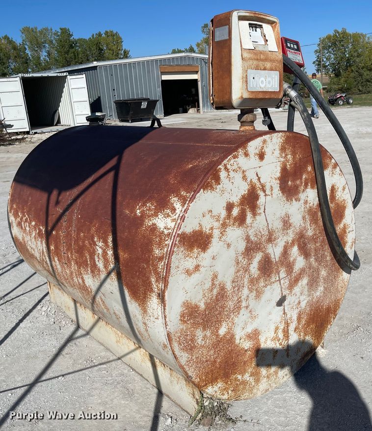 image for item JD9245 (2) fuel tanks