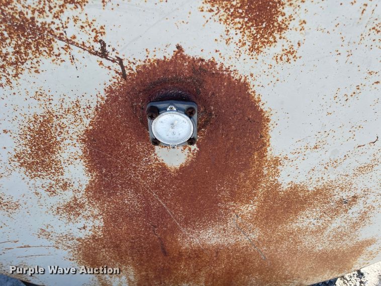 image for item JD9245 (2) fuel tanks