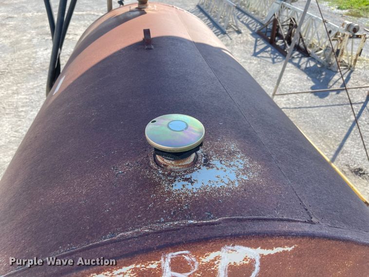 image for item JD9245 (2) fuel tanks