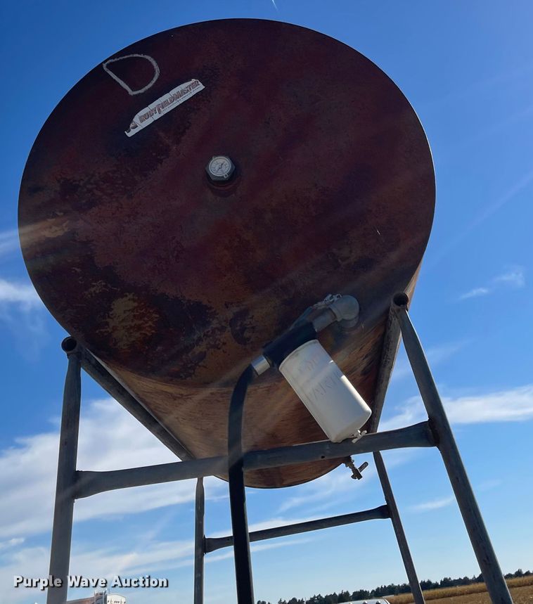 image for item JD9245 (2) fuel tanks