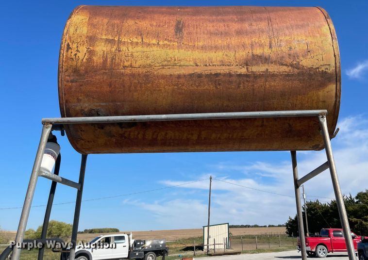 image for item JD9245 (2) fuel tanks