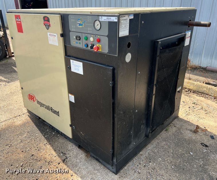 image for item JM9244 Ingersoll Rand SSR UP6-30-125  air compressor