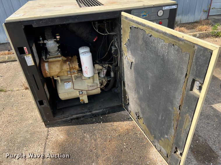 image for item JM9244 Ingersoll Rand SSR UP6-30-125  air compressor