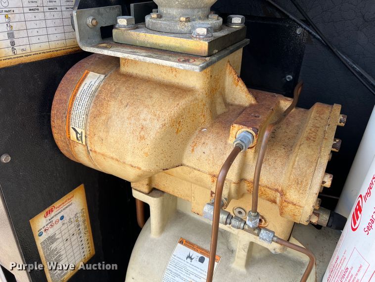 image for item JM9244 Ingersoll Rand SSR UP6-30-125  air compressor