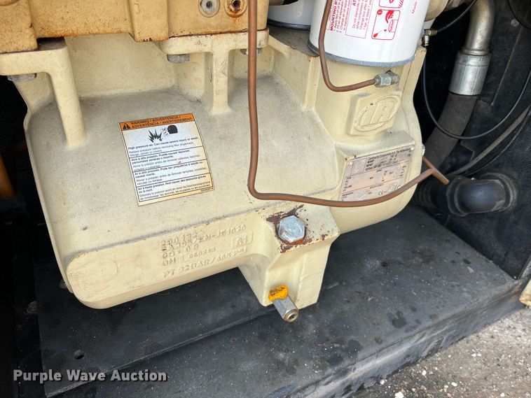 image for item JM9244 Ingersoll Rand SSR UP6-30-125  air compressor