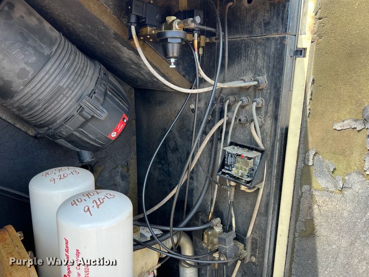 image for item JM9244 Ingersoll Rand SSR UP6-30-125  air compressor