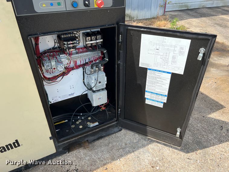 image for item JM9244 Ingersoll Rand SSR UP6-30-125  air compressor
