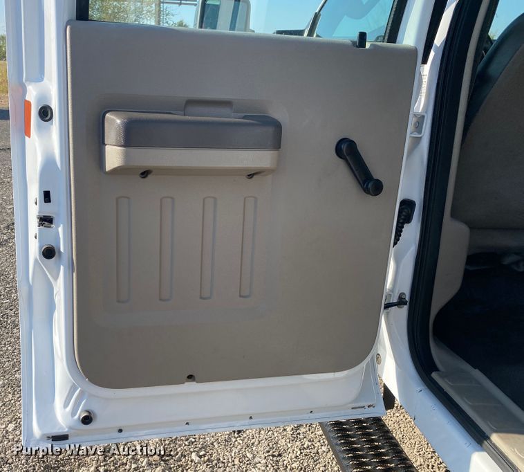 image for item JW9377 2008 Ford F550  flatbed truck