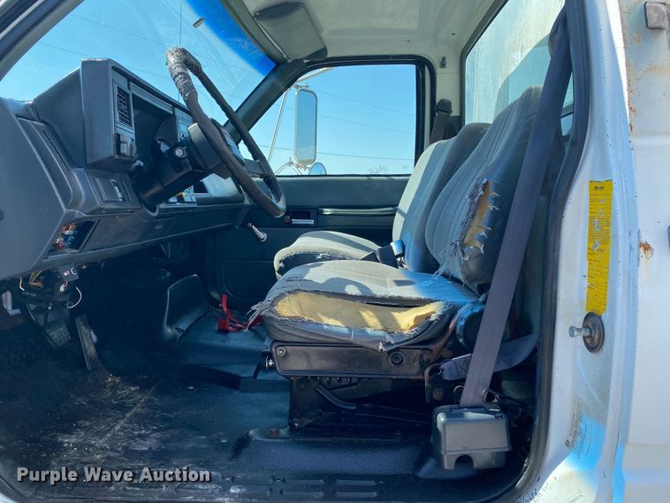 image for item JW9428 2001 GMC C7500  box truck