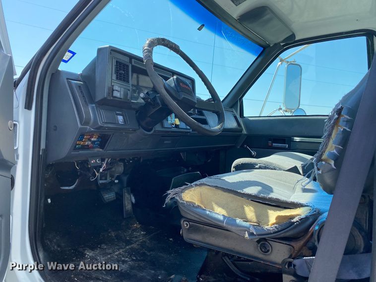 image for item JW9428 2001 GMC C7500  box truck