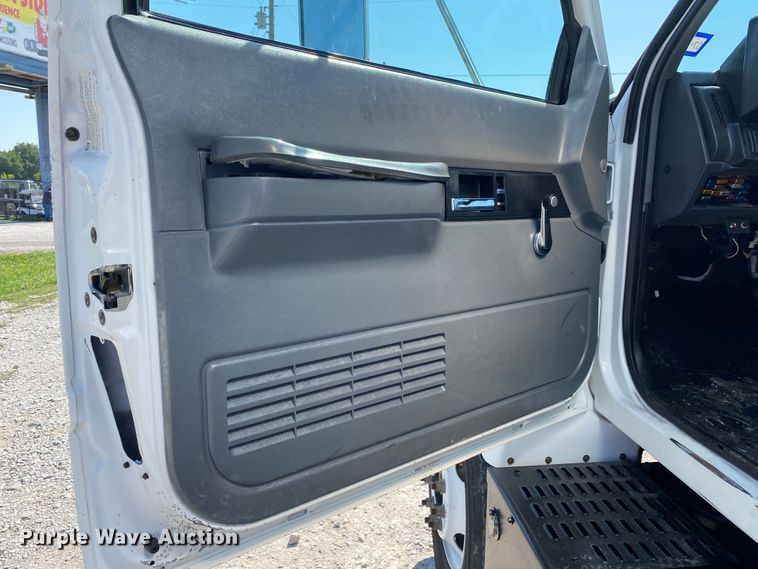 image for item JW9428 2001 GMC C7500  box truck