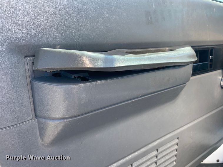 image for item JW9428 2001 GMC C7500  box truck