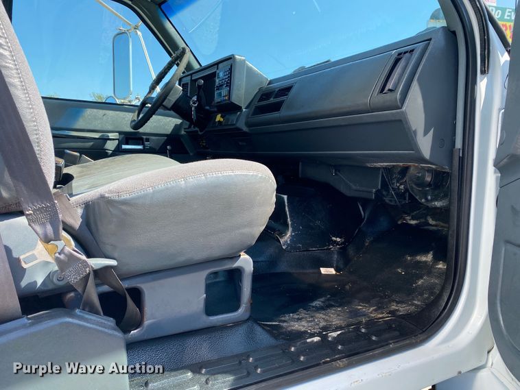 image for item JW9428 2001 GMC C7500  box truck