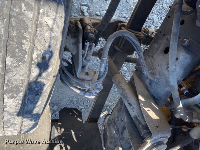 image for item JW9428 2001 GMC C7500  box truck