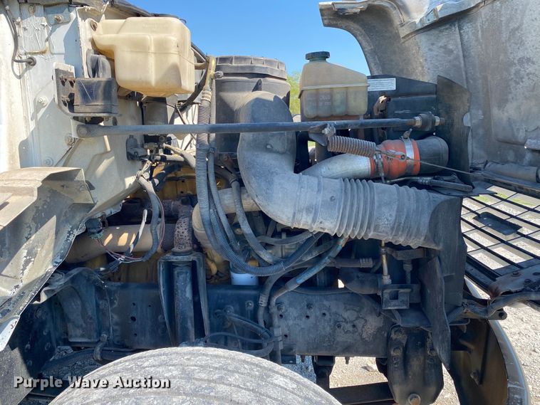 image for item JW9428 2001 GMC C7500  box truck