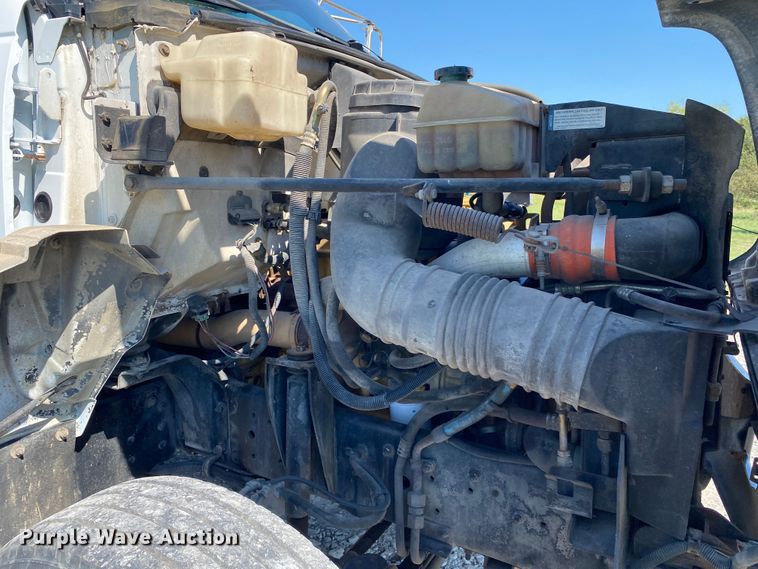 image for item JW9428 2001 GMC C7500  box truck