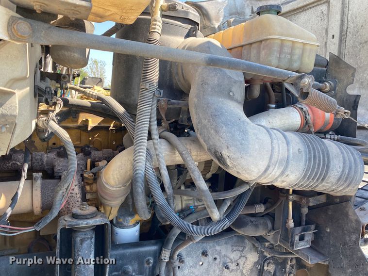 image for item JW9428 2001 GMC C7500  box truck