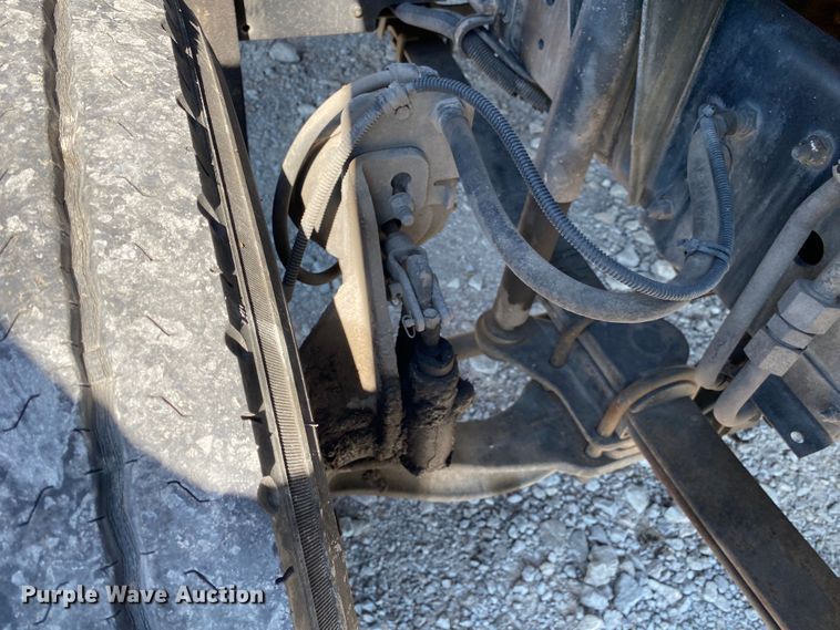 image for item JW9428 2001 GMC C7500  box truck