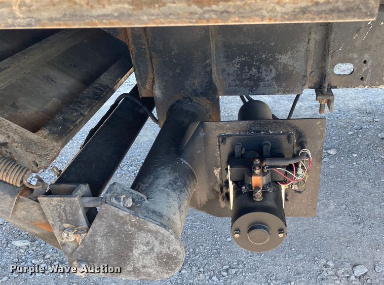 image for item JW9428 2001 GMC C7500  box truck