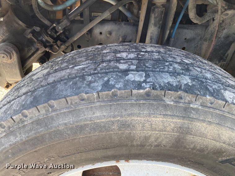 image for item JW9428 2001 GMC C7500  box truck