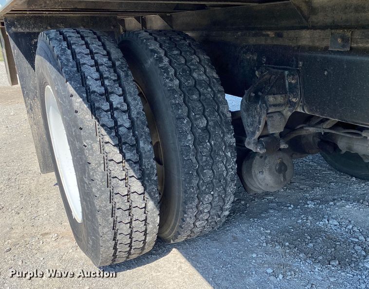 image for item JW9428 2001 GMC C7500  box truck