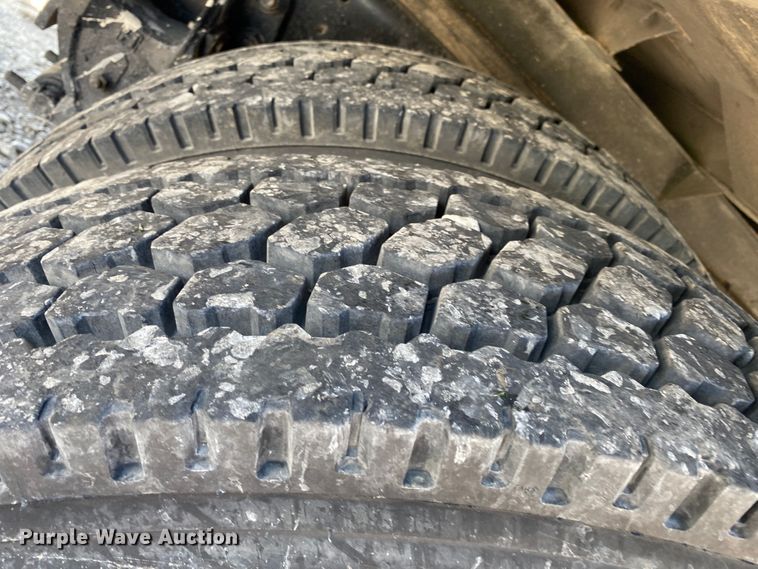 image for item JW9428 2001 GMC C7500  box truck